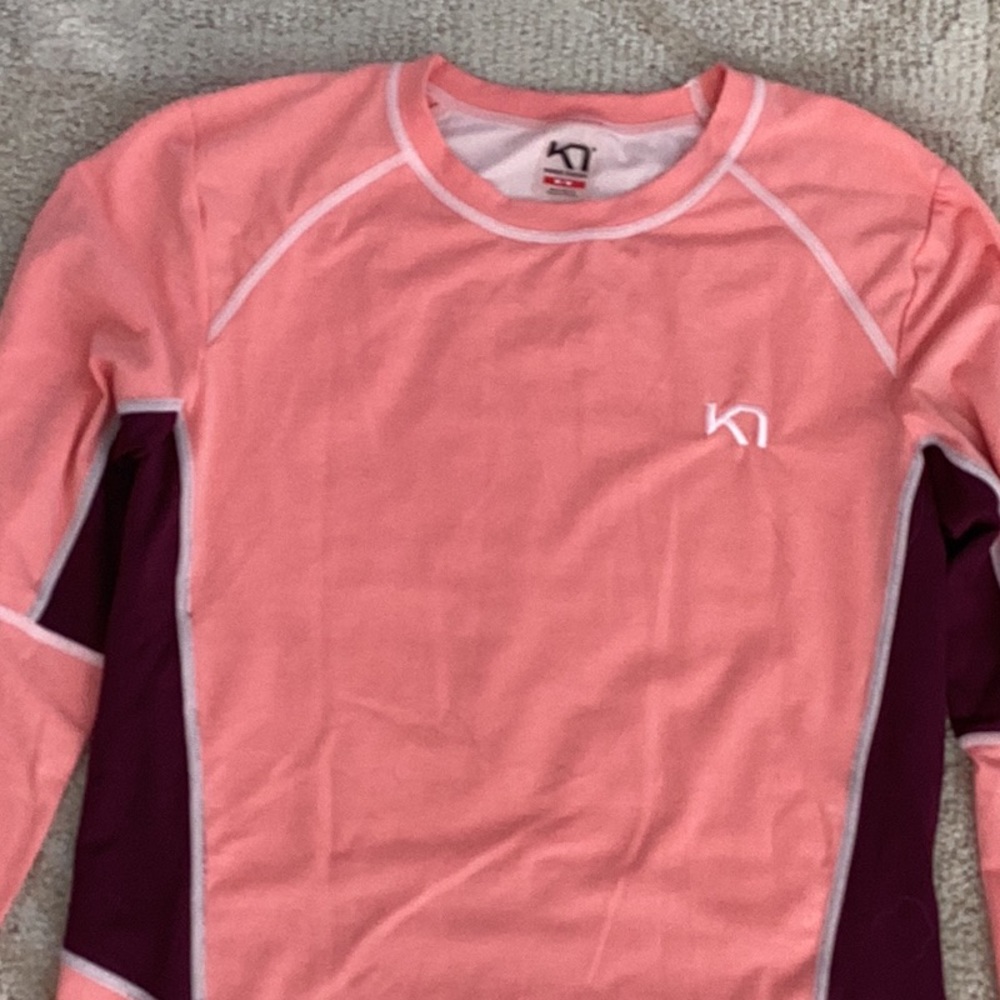 Long sleeve workout shirt for women